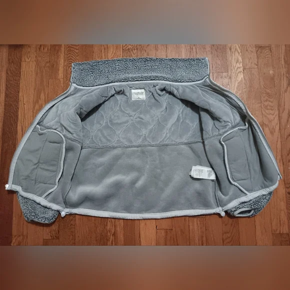 Abercrombie & Fitch Gray Quilted Sherpa Jacket - Picture 3 of 4